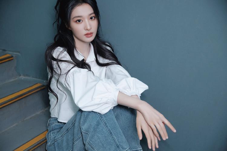 中国女优行业现状与争议解读